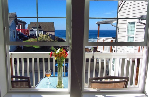 Newport Condo | Luxury Condo at the Arch in the heart of Historic Nye Beach