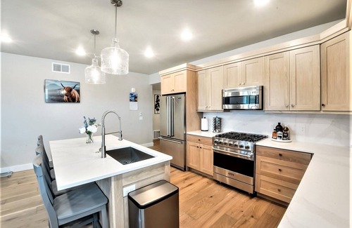 Park City Condo | Luxury Condo By Deer Valley East Village, Great for Ski/Vacation