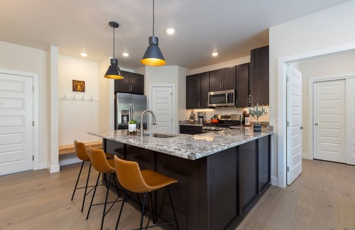 Lakeside Village Condo | Luxury Condo, Hot Tub, Balcony, Shuttle to Ski Slopes