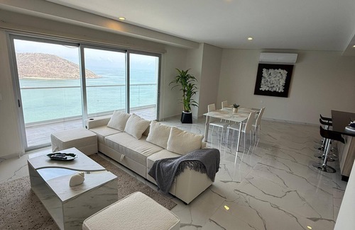 Zona Dorada Condo | Luxury condo in Mazatlán with private beach