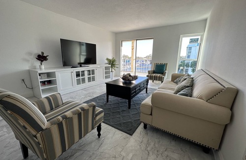 St. Petersburg Condo | Luxury Condo in St. Petersburg - 15 minutes from St. Pete Beach!