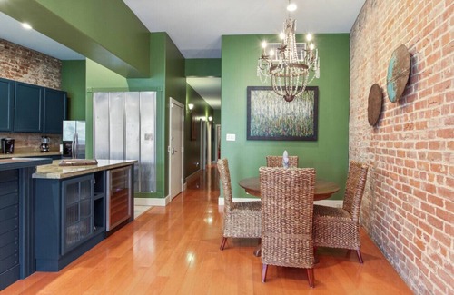 Central Business District Condo | Luxury Condo in the Warehouse District!