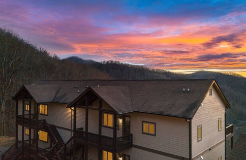 Sylva Condo | Luxury Condo, King Suite, Amazing View, Peace, and Hiking!
