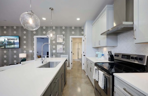 The Nations Condo | Luxury Condo-Sleeps 2-Pets-7min Broadway Nashville