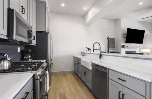 Grand Elk Ranch House | Luxury Condo, Sleeps 6! 20 min to RMNP, Ski Granby Ranch, Winter Park, GrandLake