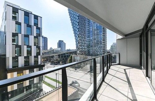 Granville Island Condo | LUXURY CONDO SLEEPS 6-8, DT VANCOUVER!