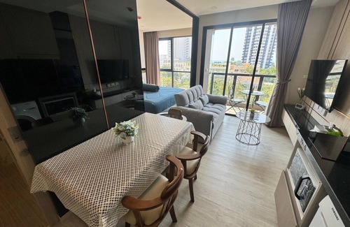 Pratumnak Hill Condo | LUXURY CONDO The Panora Pattaya : 5 MINS WALK TO THE PRATUMNAK BEACH