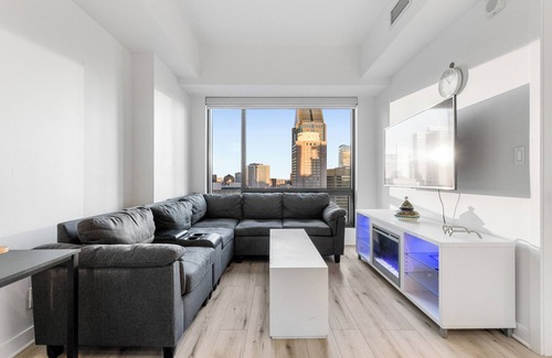 Downtown Montreal Apartment | Luxury Condo-Tour des Canadiens- 1BR -Great View!