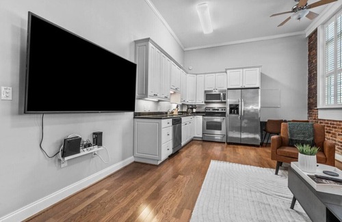 Old Shandon Apartment | Luxury Condo: USC, Ft Jackson