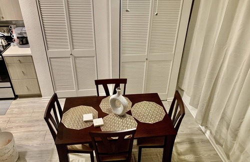 Burbank Bed & Breakfast | Luxury Condo w/Complimentary Breakfast and Free Parking! 5 mins from Universal