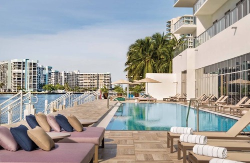 Hollywood South Central Beach Condo | Luxury Condo w/JACUZZI & AMENITIES