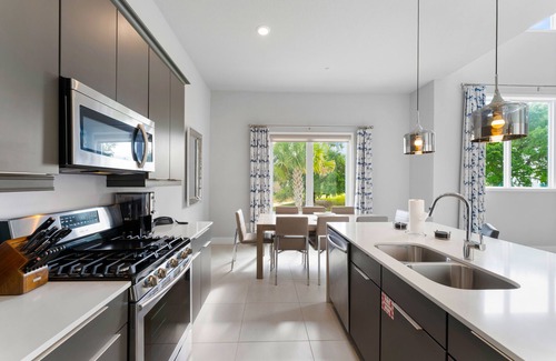 Reunion Hotel | Luxury Condo w/Resort Amenities - 7740-50-211