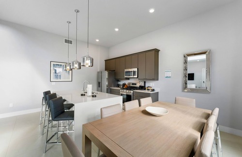 Reunion Hotel | Luxury Condo w/Resort Amenities - 7740-50-211