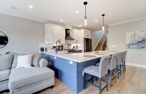 The Heights Condo | Luxury Condo w/Rooftop Deck 15 min from NYC, American Dream Mall, Metlife, EWR