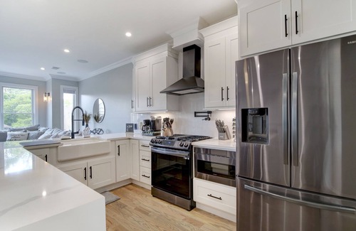 The Heights Condo | Luxury Condo w/Rooftop Deck 15 min from NYC, American Dream Mall, Metlife, EWR