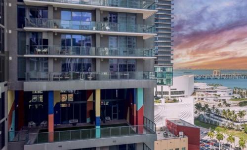 Downtown Miami Apartment | Luxury Condo with wonderful views near Kaseya Center 3br and studio available