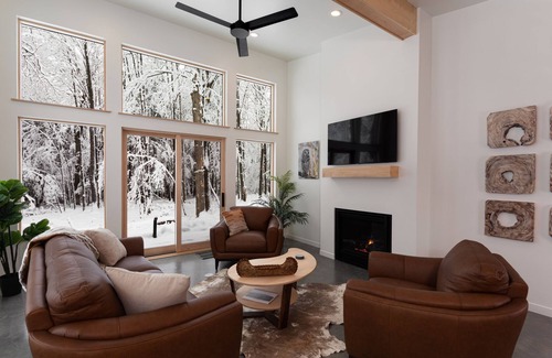 Galloway Cabin | Luxury contemporary cabin escape - 10 min to downtown