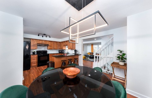 Franconia House | Luxury contemporary modern home mins away from DC!