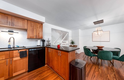 Franconia House | Luxury contemporary modern home mins away from DC!