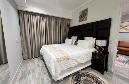 Menlyn Apartment | Luxury continental apartments (2 units) in a lifestyle block with concierge.