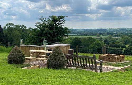 Woodford Halse RV Rental | Luxury, cosy bell tent with gorgeous view