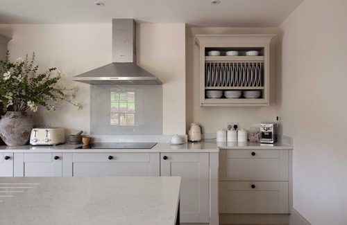 Woodstock House | Luxury Cotswolds Retreat near Soho Farmhouse | Family & Dog Friendly