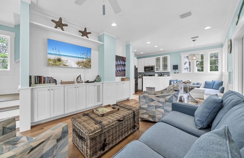 Sunnyside House | Luxury Cottage in Carillon Beach. A min walk to the beach!