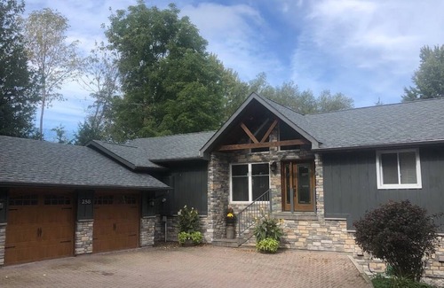 Orillia House | Luxury cottage close to downtown Orillia on Lake Couchiching