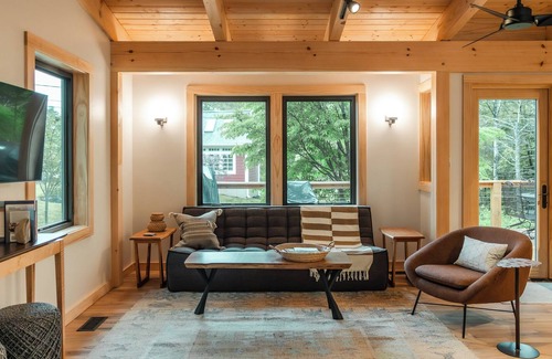Brevard Cottage | Luxury Cottage, Estate Property, Walk to Downtown, Pet Friendly