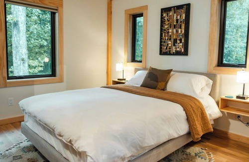 Brevard Cottage | Luxury Cottage, Estate Property, Walk to Downtown, Pet Friendly