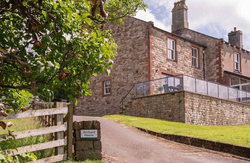 Castle Carrock Cottage | Luxury cottage with stunning views, hot tub and 2 dogs welcome