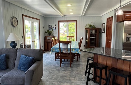 Alexandria Bay House | Luxury Cottage in Alex Bay 3 bedrooms, 2.5 baths. Book your 2025 Vacation Now!