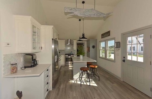Hyannis House | Luxury Cottage on the Beach! RPMS058