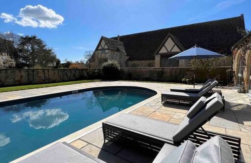 Northway House | Luxury Cottage with Heated Pool