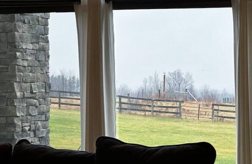 Halton Regional Municipality House | Luxury Country Escape: Suite by the City