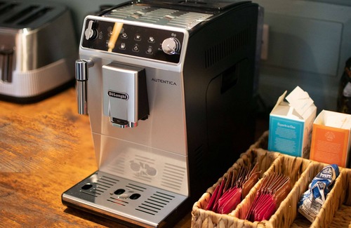 Leverton House | Luxury Country Manor Home for 15 - Boutique Themed rooms, Garden & Hot Tub