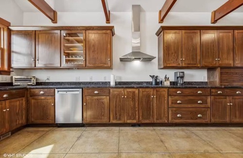 Waseca County House | Luxury Countryside Home! Sleeps 22+/Pickleball