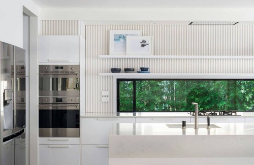 Nelson Bay House | Luxury Couple Escape - Vue Two