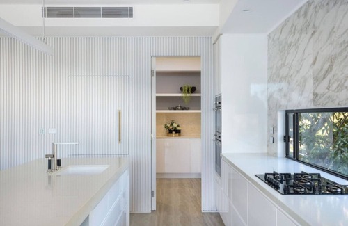 Nelson Bay House | Luxury Couple Escape - Vue Two