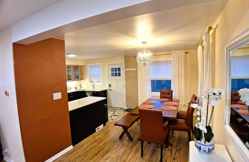 Gurnee House | Luxury Cozy Stay-Near Six Flags, Navy Base