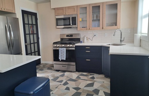 Gurnee House | Luxury Cozy Stay-Near Six Flags, Navy Base