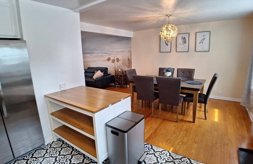 Gurnee House | Luxury Cozy Stay-Near Six Flags, Navy Base