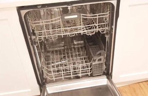 McKenzie Towne House | Luxury Cozy Suite 20min to Downtown Stampede +free Wifi+ Free Parking