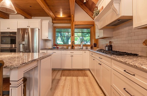 Goreville House | Luxury Craftsman 6BR Lake House "On The Rocks"