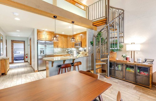 Sedona Resort | Luxury Creek Home with Spa, Sauna & Views