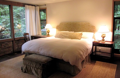 Mill Valley House | Luxury Creekside Cottage , nestled under the redwoods. Walk to everything!