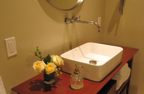 Mill Valley House | Luxury Creekside Cottage , nestled under the redwoods. Walk to everything!