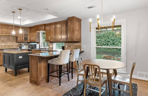 North Dallas House | Luxury Dallas Villa Guest Suite Pack n Play!