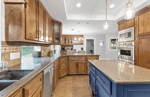 North Dallas House | Luxury Dallas Villa Guest Suite Pack n Play!