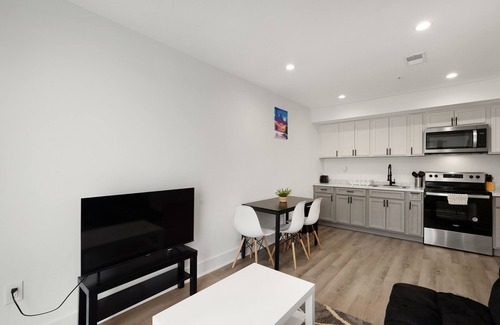 Petworth Bed & Breakfast | Luxury DC Unit with Courtyard View & Close to All